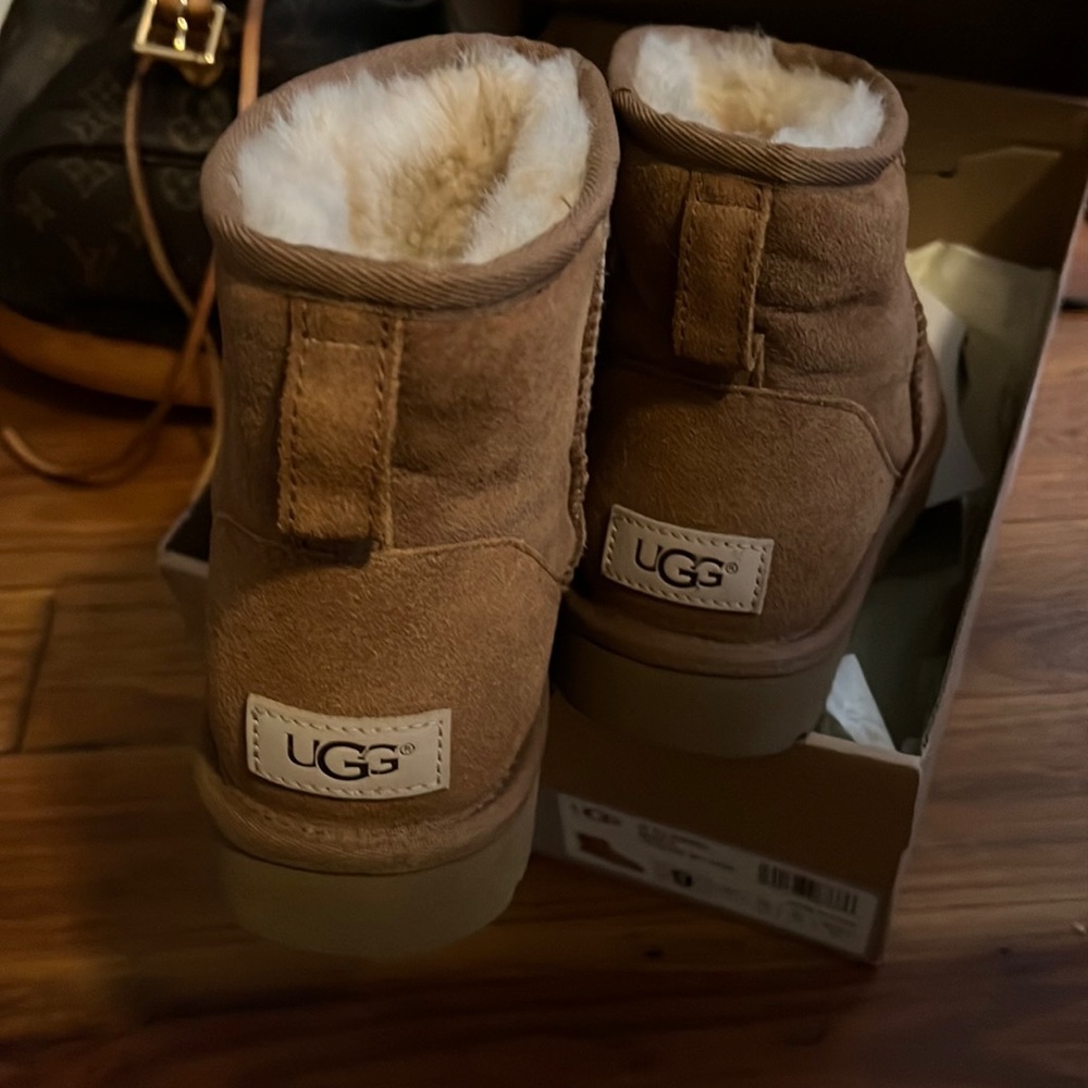 UGG MINI BOOTS